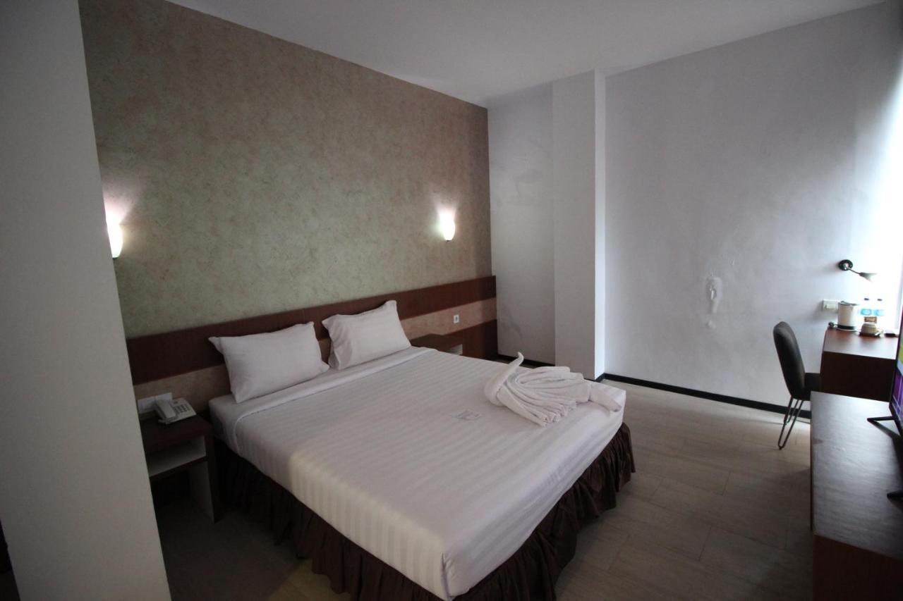Xtra Hotel Bengkulu Exterior foto